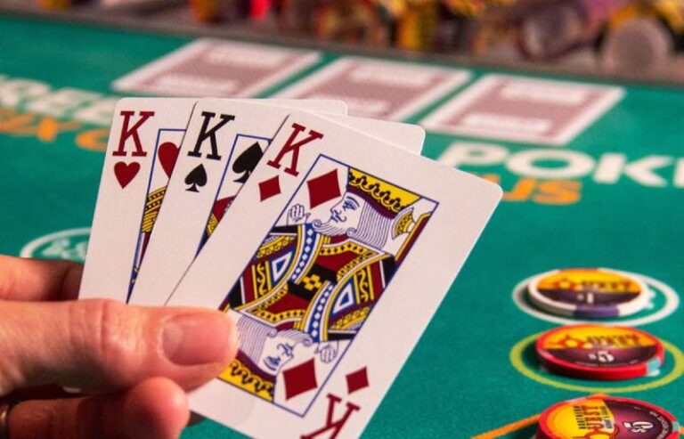 Meo Chia Bai Three Card Poker Online Tu Player Chuyen Nghiep
